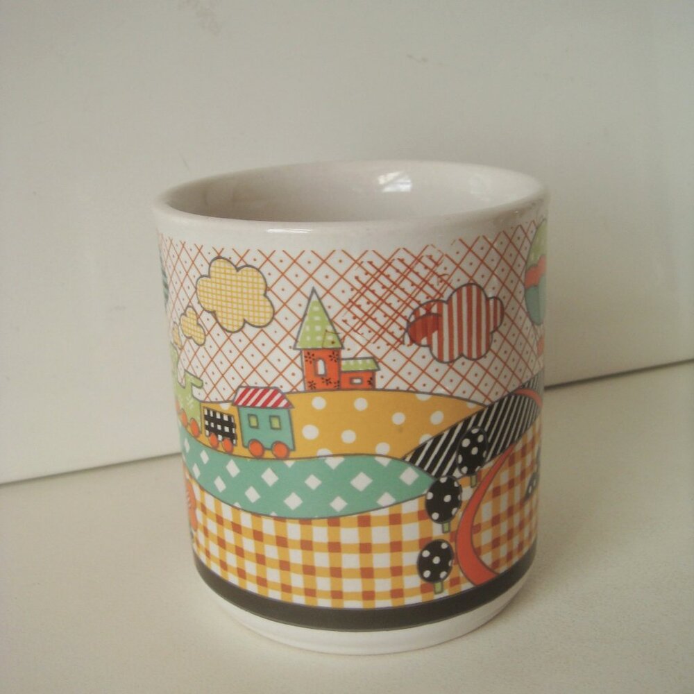Cheery Patchwork Pattern Country Landscape Mug - Picture 6 of 10